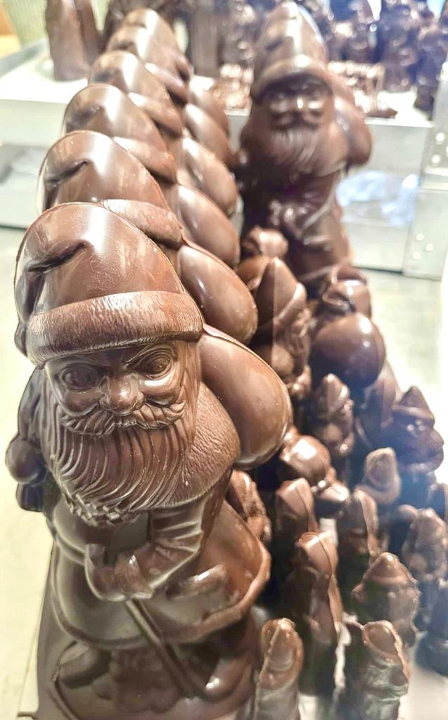 Weihachtsmänner Cafe Krummel aus Schokolade